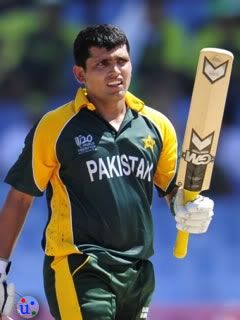 Pakistani-Cricket-Team wallpaper Kamran Akmal bating