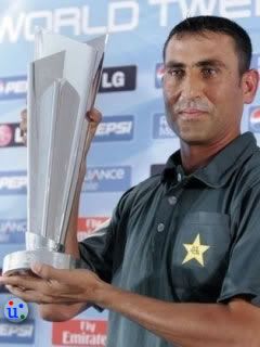 Pakistani-Cricket-Team pics Younus Khan